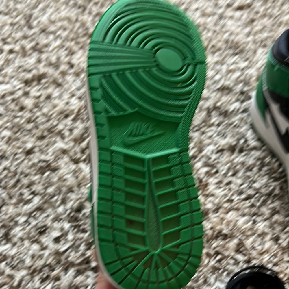 Nike Air Jordan High OG Lucky Green GS 4Y FD1437-031 - Picture 2 of 5